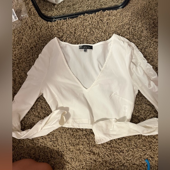 White cropped long sleeve from boutique - Picture 3 of 3